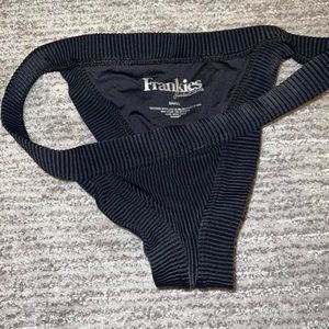 Frankie’s black ribbed bikini bottoms